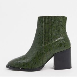 ASOS DESIGN women’s 10.5 Wide green croc boots